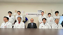 東証上場プロジェクトチームによる記念撮影